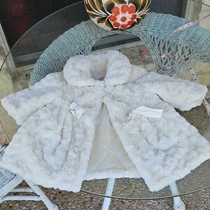 Gorgeous Aletta Italy Elegant White Faux Fur Kids Coat Size Small See Measure